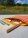 BookBed med hvid-orange retromønster