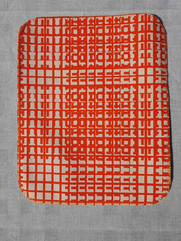 BookBed (stor) med hvid-orange retro-mønster